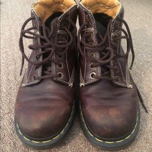 Dr. Martens Air Wair boots Sz 9 ladies 8mens EUC!